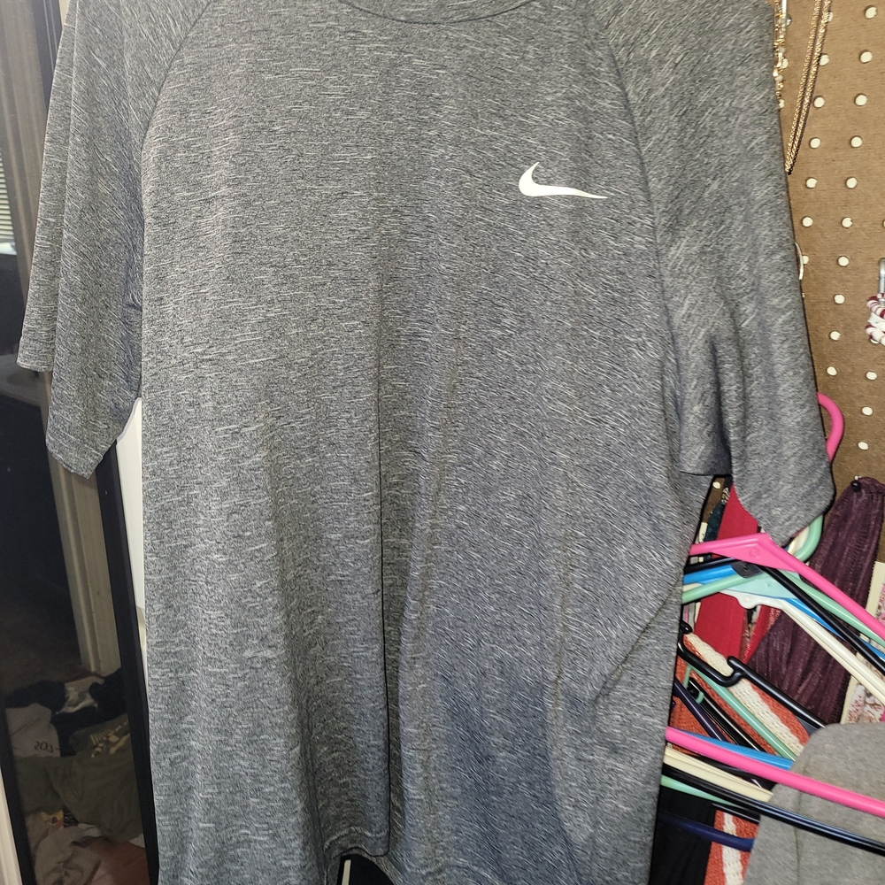 Nike Men's Heathered Gray Short Sleeve Tee